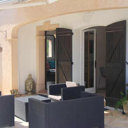 Elegante A Saint-raphael Avec Piscine Partagee *